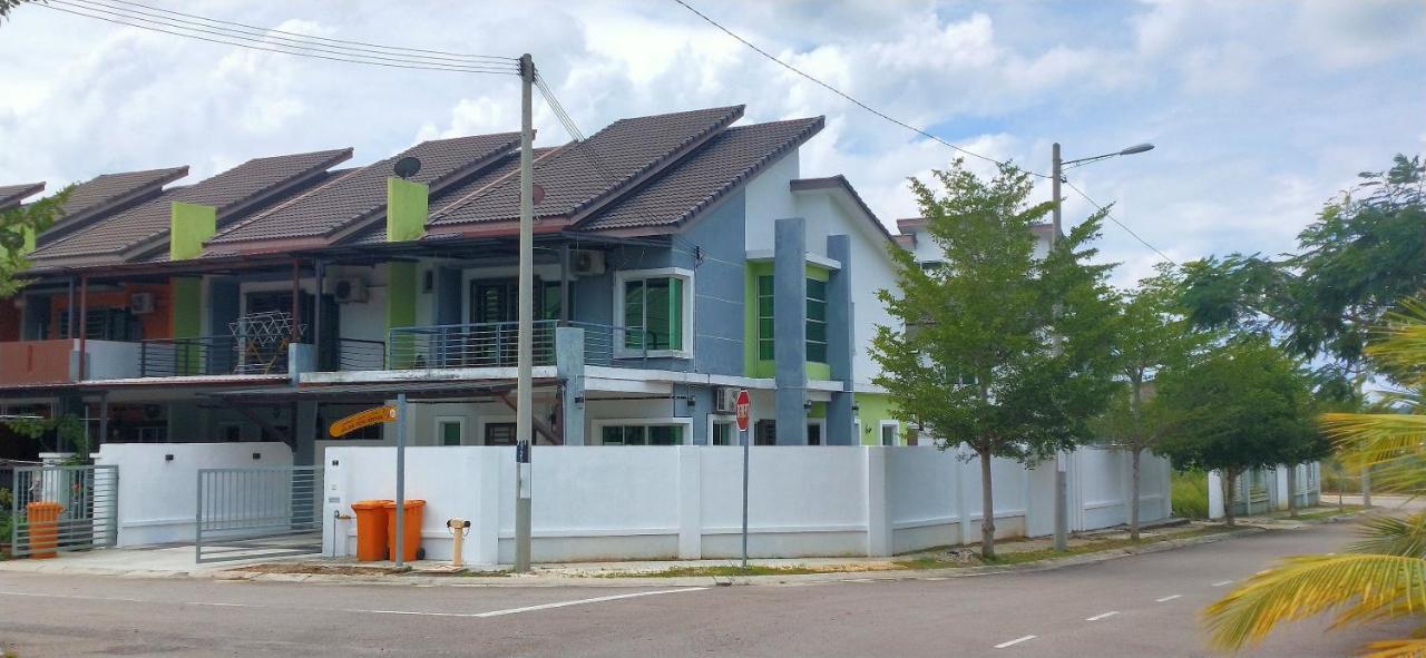 Impianacasa Kluang Homestay Eksteriør bilde